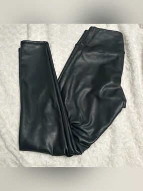 Hollister Ultra High-Rise Leggings in Black